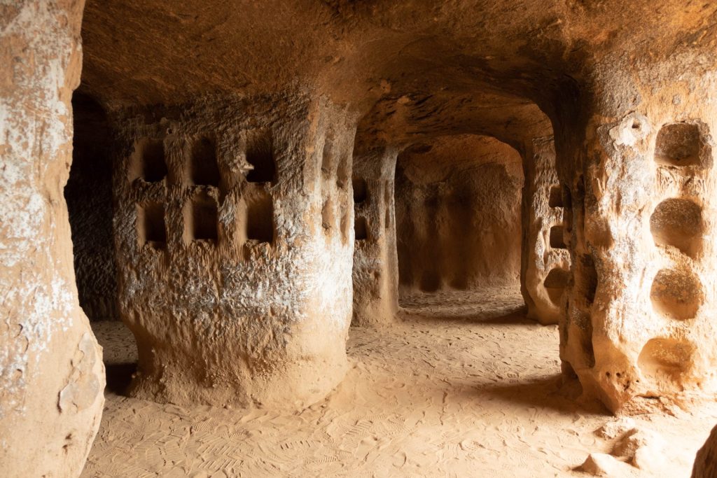 Cueva de los cien pilares
